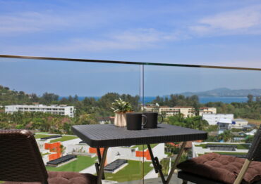 Удобные апартаменты в пешей доступности от пляжа Сурин в комплексе Mida Resort Phuket с видом на море